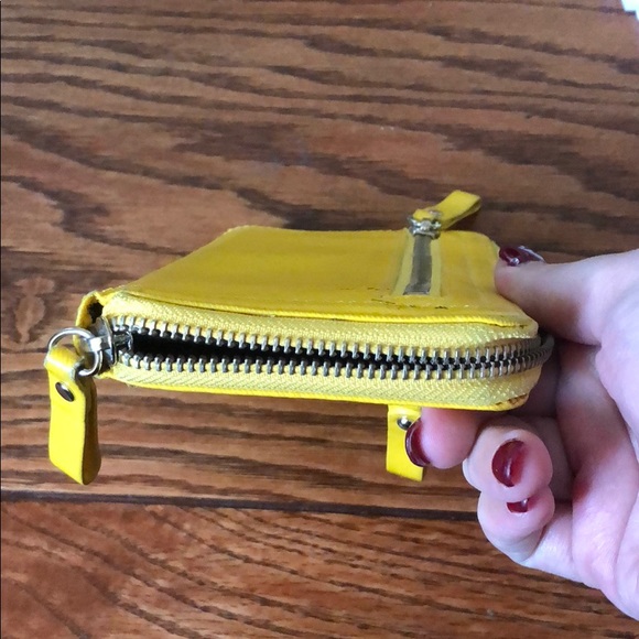 Yellow wallet - Picture 4 of 4